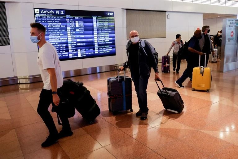Los casos de COVID crecen en el mundo y las personas mayores sin dosis de refuerzo son las más afectadas