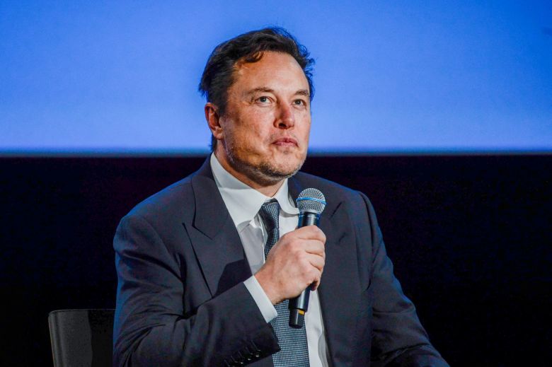 Elon Musk probará chips en cerebros humanos, a pesar de las hemorragias y muertes de monos en los ensayos