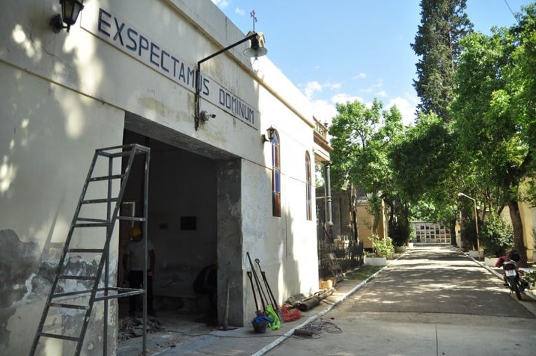 Refaccionan el ingreso principal del Cementerio San José