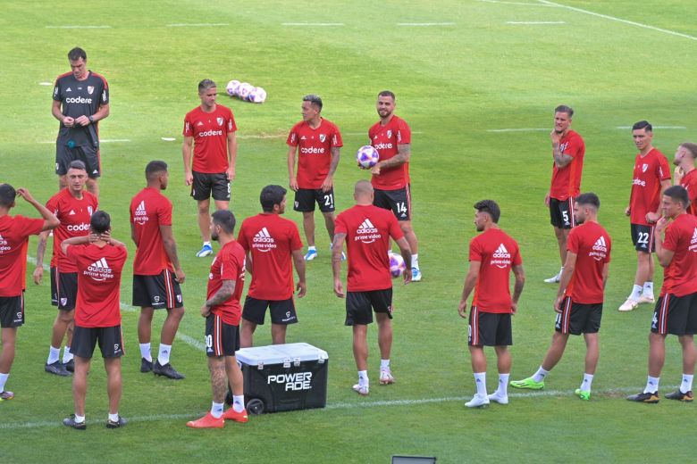 El gobernador presenció el entrenamiento de River en el “Juan Gilberto Funes”