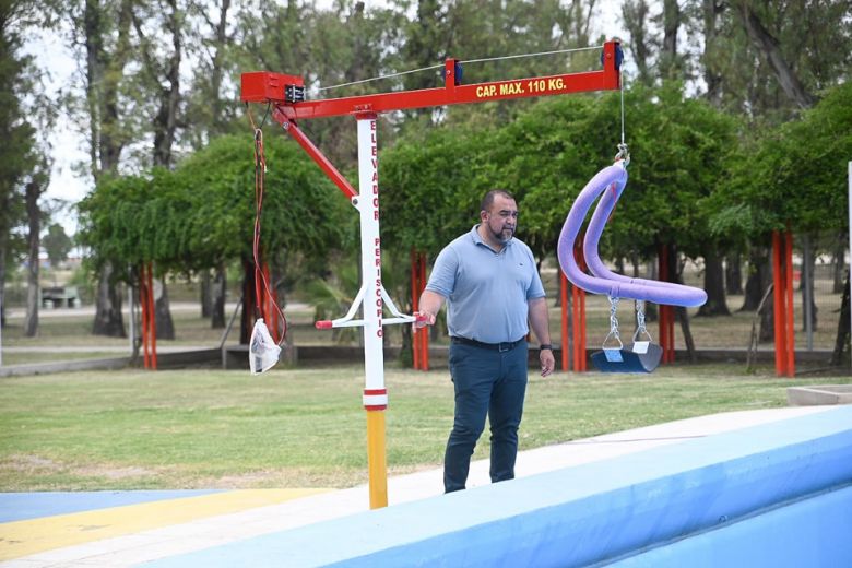 La Municipalidad sumó un elevador periscopio en el Parque Acuático 