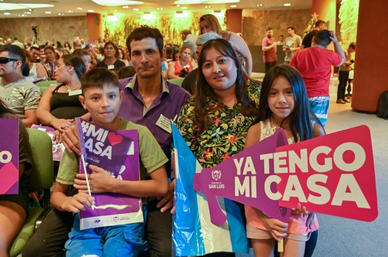 Un año nuevo en casa propia: más familias recibieron las llaves de sus nuevos hogares