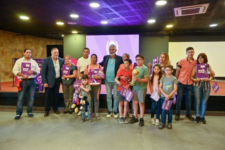 Un año nuevo en casa propia: más familias recibieron las llaves de sus nuevos hogares
