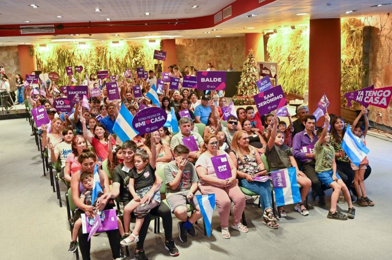 Un año nuevo en casa propia: más familias recibieron las llaves de sus nuevos hogares