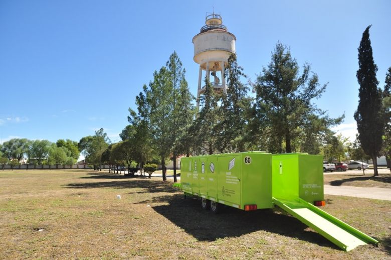 El punto verde móvil llega a la terminal de ómnibus