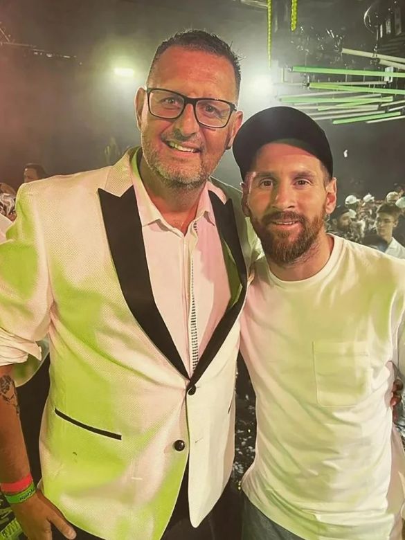 El show en la fiesta de los campeones que organizó Messi: el detalle en los vasos y la canción que cantó Leo con Di María y Paredes