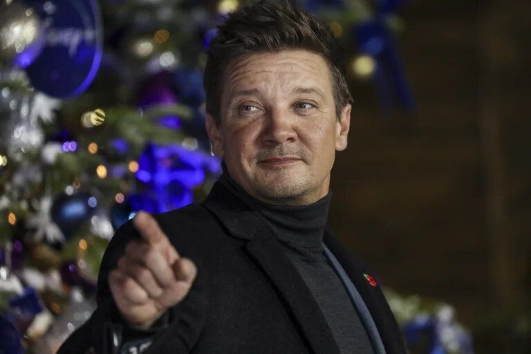 Jeremy Renner, estrella de Marvel, se encuentra en estado crítico tras sufrir un accidente