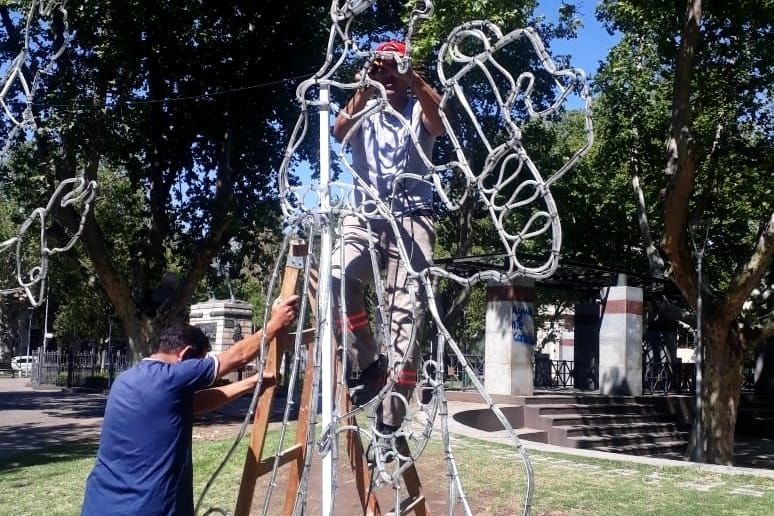 Se instalaron las figuras de los Reyes Magos en plaza Pedernera