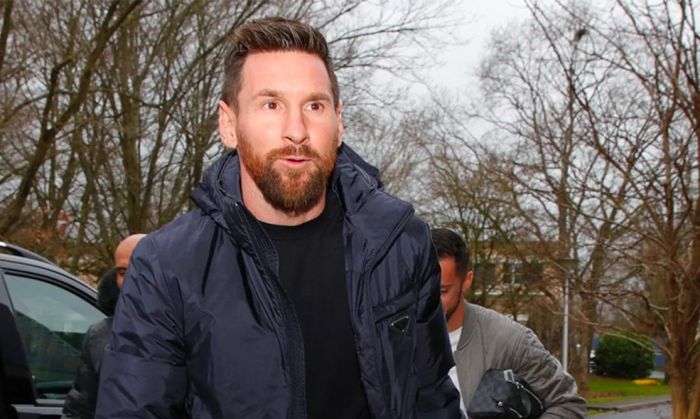Lionel Messi fue recibido en el PSG con un pasillo de honor y recibió un regalo inesperado