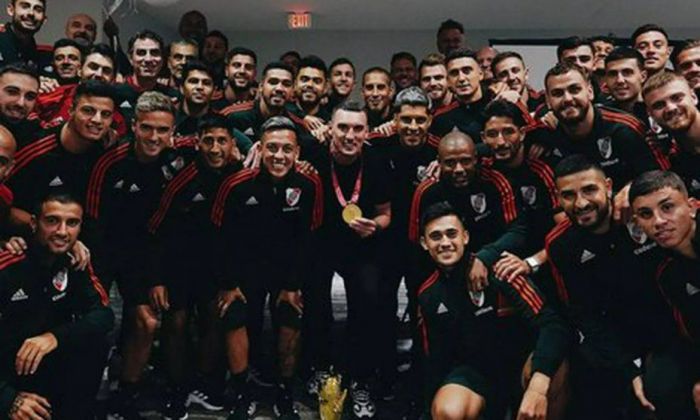 Franco Armani se sumó a la pretemporada de River y fue homenajeado por sus compañeros: “Nuestro campeón”