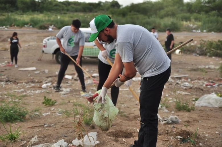 Se realizó un operativo de limpieza en el punto verde del Kilometro 4