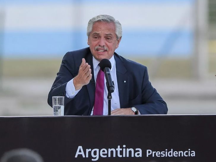 Fernández dijo que "cumplió con su palabra" y apuntó contra Macri