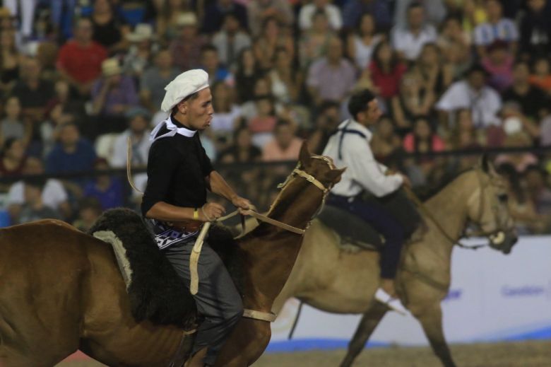 La novena noche de Jesús María explotó con una multitud de público