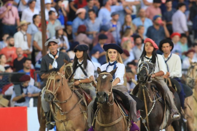 La novena noche de Jesús María explotó con una multitud de público