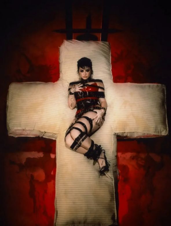 Demi Lovato censurada: prohibieron un afiche de promoción por ser ofensivo para los cristianos