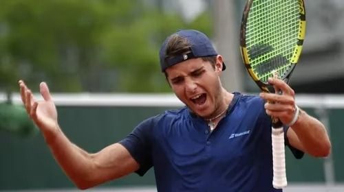 Un tenista argentino se peleó con el umpire por un insólito motivo: “Estamos jugando por plata y puntos”