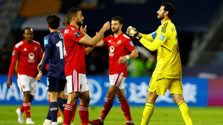 Empezó el Mundial de Clubes y debutó el “VAR en directo”: el árbitro le comunicó sus decisiones al público