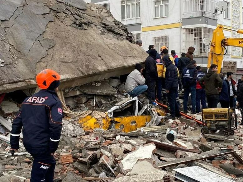 Un nuevo terremoto dejó más de mil muertos en Turquía y Siria