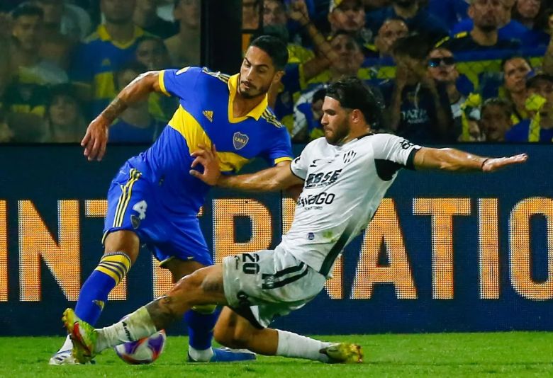 Sergio Romero, de ser héroe a generar preocupación: atajó un penal ante Central Córdoba y terminó dolorido