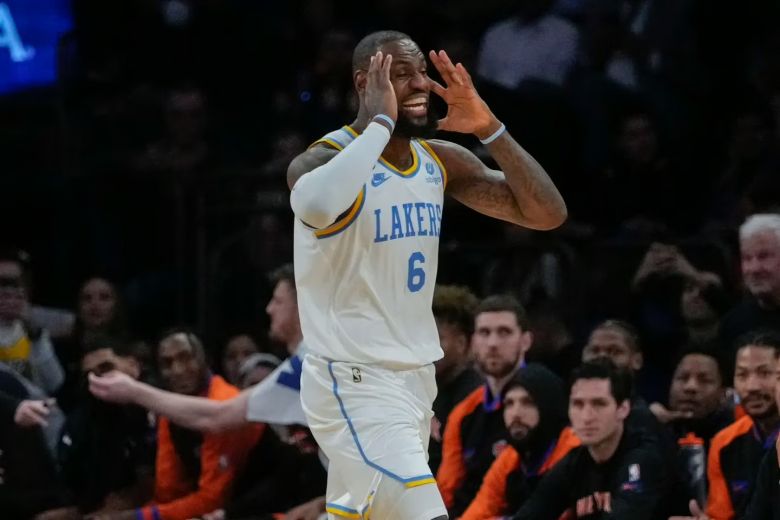 LeBron James, cerca del récord y en el centro del mundo