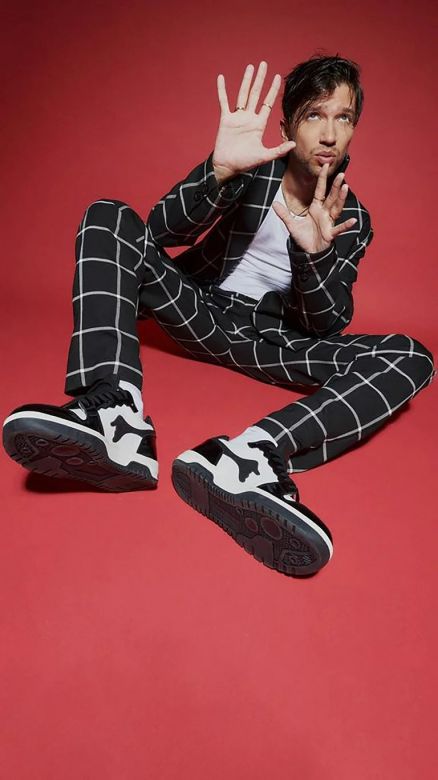 Las zapatillas que Ricky Sarkany diseñó con el trapero Bhavi y que ahora son furor entre los jóvenes