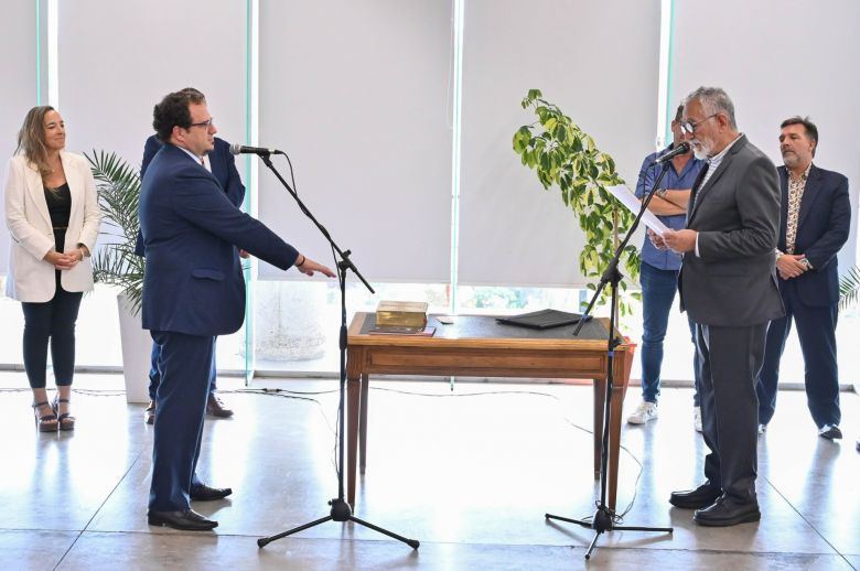 El gobernador puso en funciones al nuevo ministro de Salud