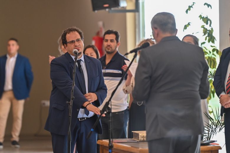 El gobernador puso en funciones al nuevo ministro de Salud