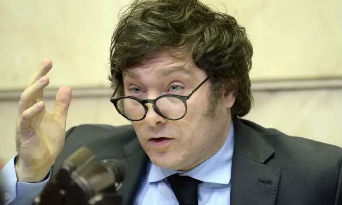 Acusan a Milei de armar listas políticas "por guita o por sexo"