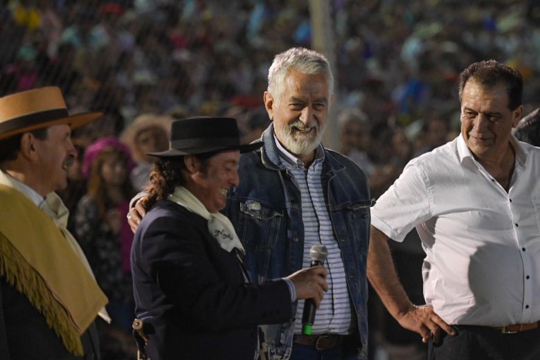 El gobernador compartió con más de 50 mil puntanos y turistas la segunda noche del Caldenazo