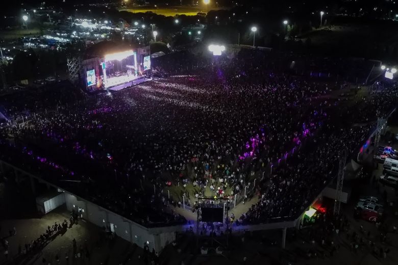 El gobernador compartió con más de 50 mil puntanos y turistas la segunda noche del Caldenazo