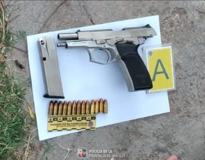 Detuvieron a un hombre con pedido de captura. Tenía un arma de fuego y droga