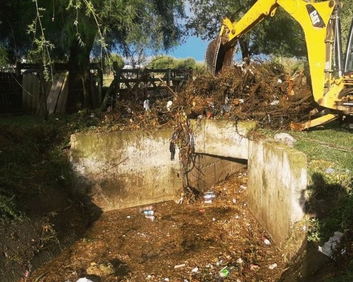 Tras la tormenta de ayer se profundizó la limpieza de los canales de desagües