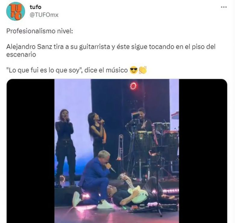 Alejandro Sanz tiró al piso a su guitarrista en pleno show y la reacción del músico se volvió viral