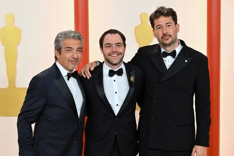 Ricardo Darín, Peter Lanzani y Santiago Mitre pasaron por la alfombra roja de los Oscars 