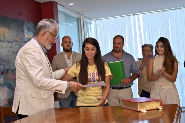 El gobernador tomó juramento a la nueva secretaria de la Mujer, Diversidad e Igualdad