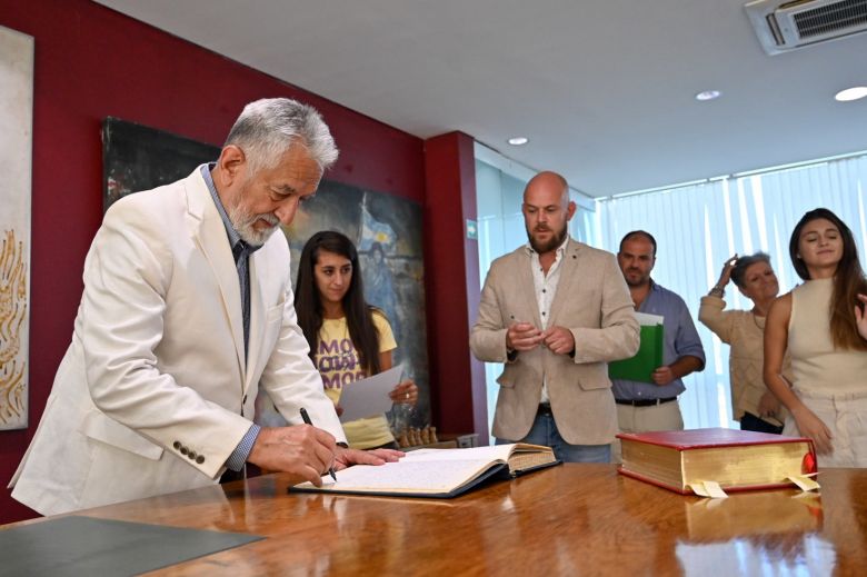 El gobernador tomó juramento a la nueva secretaria de la Mujer, Diversidad e Igualdad
