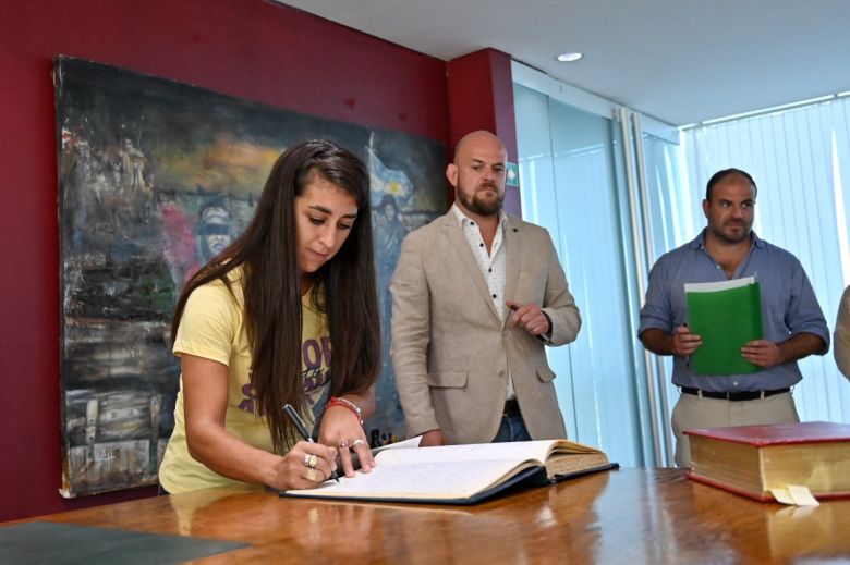 El gobernador tomó juramento a la nueva secretaria de la Mujer, Diversidad e Igualdad