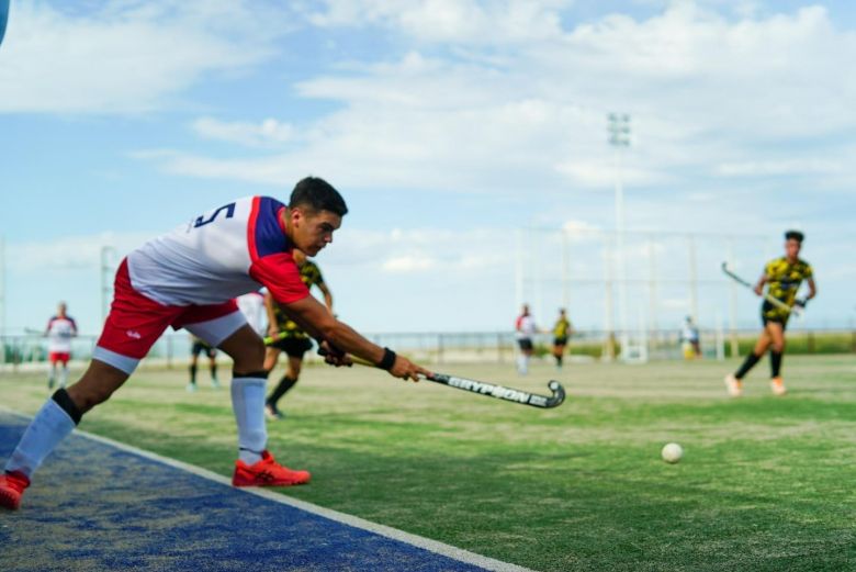 Los clubes de hockey de Villa Mercedes entrenan en La Pedrera