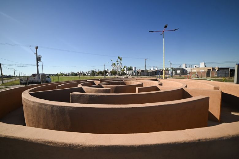 Obras finales del espacio deportivo y recreativo de las 1000 viviendas 