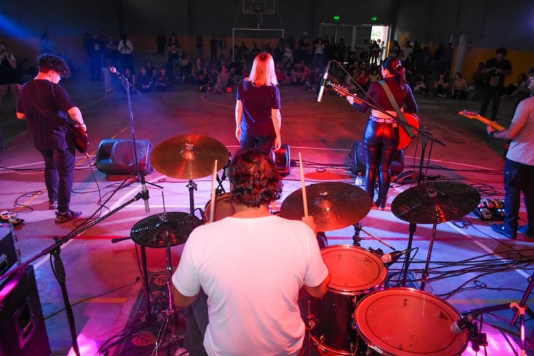  Las bandas lo dejaron todo en el Pre Calle Angosta Rock 