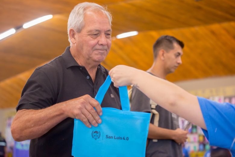 Primer día de entrega de tablets: una ventana a la inclusión digital