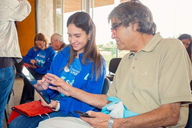 Primer día de entrega de tablets: una ventana a la inclusión digital