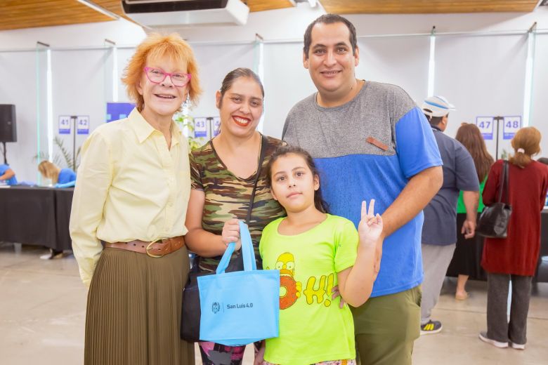 Primer día de entrega de tablets: una ventana a la inclusión digital