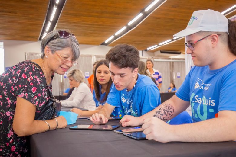 Primer día de entrega de tablets: una ventana a la inclusión digital