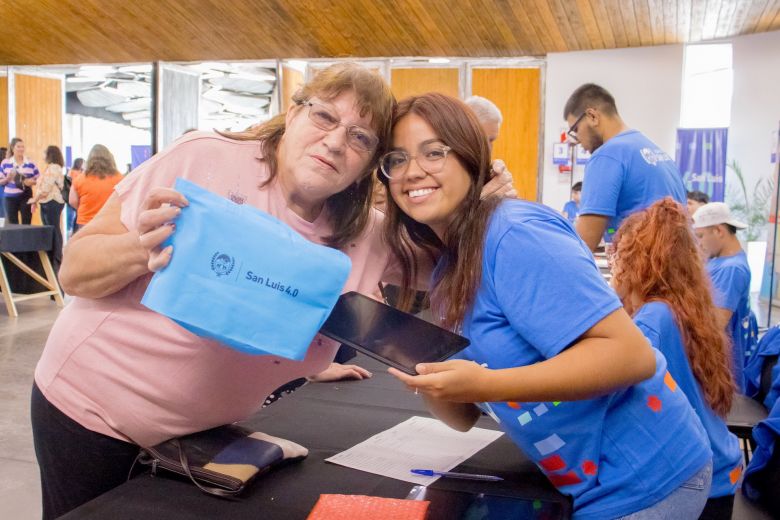 Primer día de entrega de tablets: una ventana a la inclusión digital