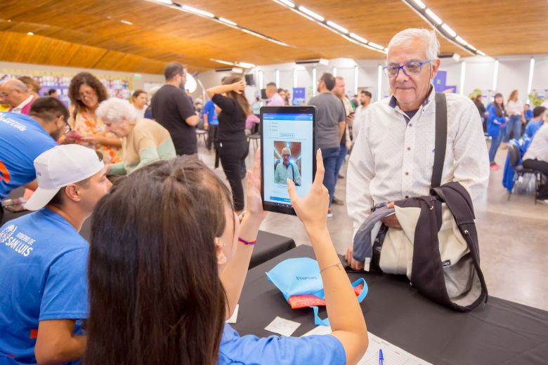 Primer día de entrega de tablets: una ventana a la inclusión digital