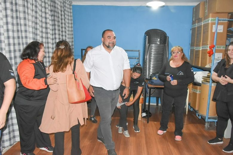 El intendente Frontera de visita al Instituto Folclórico Argentino y Latinoamericano