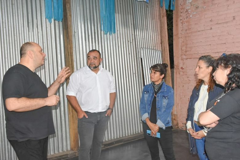 El intendente Frontera de visita al Instituto Folclórico Argentino y Latinoamericano