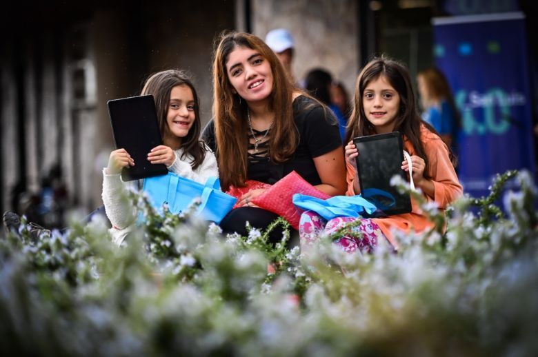 Comenzó la entrega de tablets para alumnos del primario