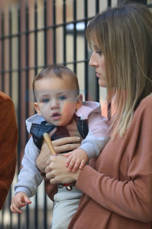 Mica Viciconte y Fabián Cubero organizan el primer cumple de Luca: las fotos de su paseo en busca de un salón 